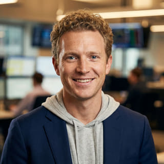 Ryan Brooks, Analista Principal de Trading na Falésia Rendivo, apresentado em imagem de perfil